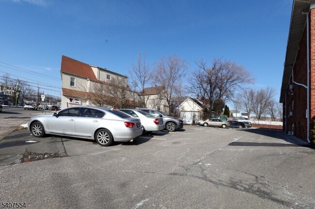 Building Photo - 94 Park Ave