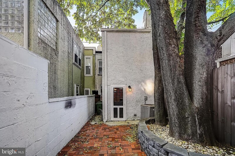 Building Photo - 703 S Bethel St