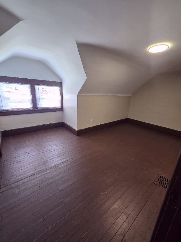 Building Photo - 839 Priestley Ave