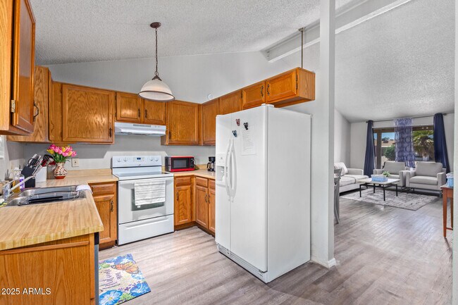 Building Photo - 5120 W Willow Ave