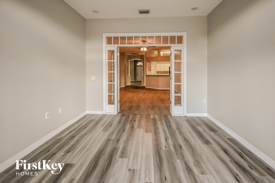 Building Photo - 516 Valencia Park Dr