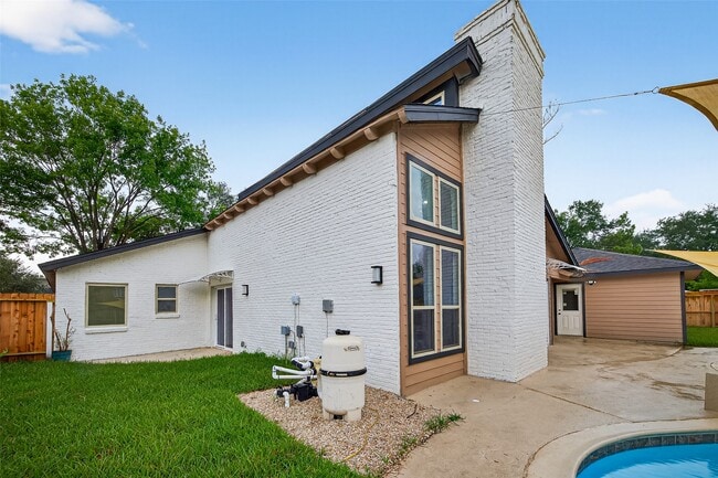 Building Photo - 3006 Golden Hills Ln