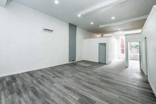 Building Photo - 215 Franklin St