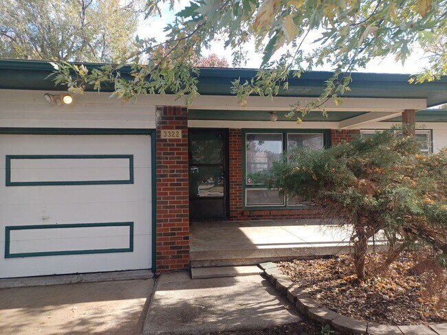 Building Photo - South Side 3 Bed 1 bath Home with Garage