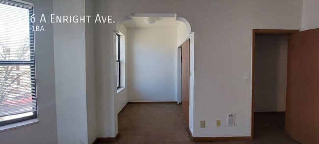 Building Photo - Enormous 2nd Floor Three Bedroom Apartment...