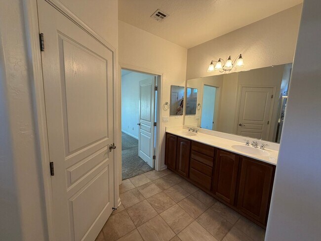 Building Photo - 55+ Del Webb home in Somersett