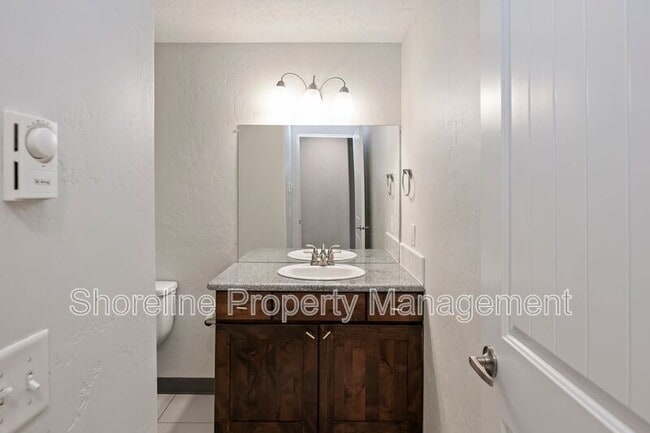 Building Photo - 2110 Brittany Ln