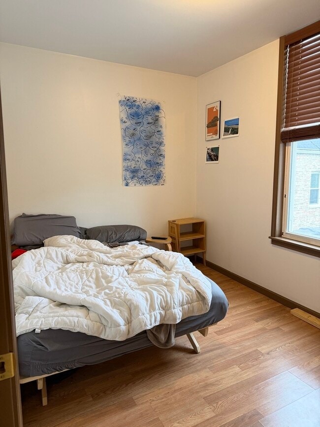 Building Photo - 1410 W Blackhawk St