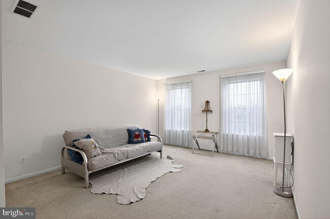 Building Photo - 20 Jasmine Rd