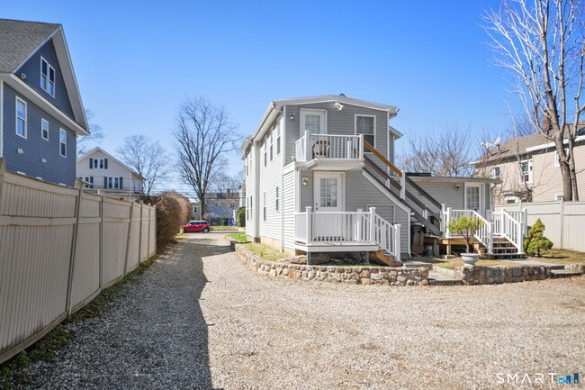 Building Photo - 14 Center Ave