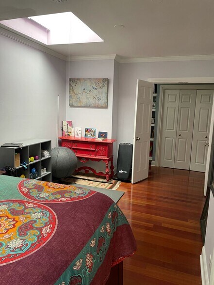 Building Photo - 646 W Bittersweet Pl