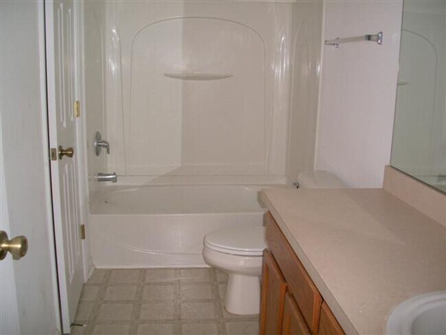 Building Photo - Move-in ready in Fleming Island Plantation