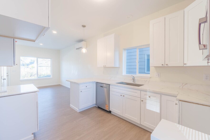 Building Photo - 4146 Avalon St