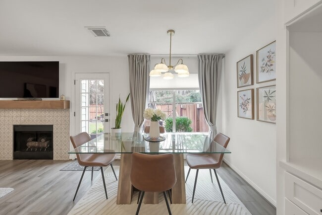 Building Photo - 246 N Walden Elms Cir