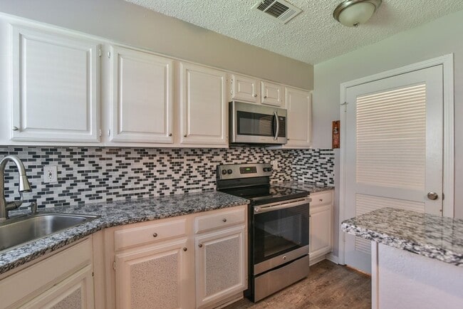 Building Photo - Affordable 2 bedroom in North Arlington