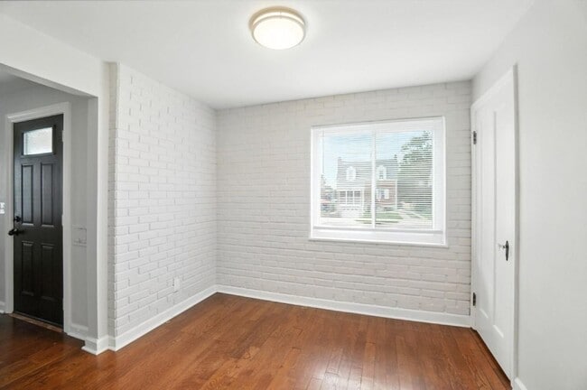 Building Photo - Saint Johns Terrace