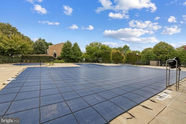 Building Photo - 303 Palmspring Dr