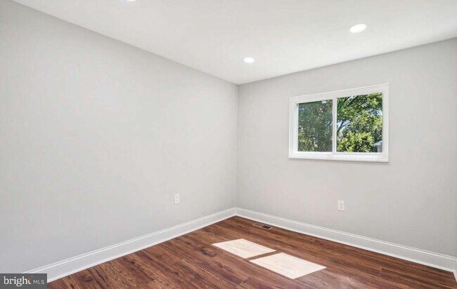 Building Photo - 7081 Leewood Forest Dr