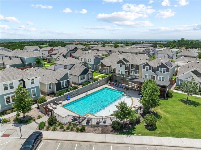 Building Photo - Newly Constructed, 4 BR / 3 BA Home - 2 Car Garage - Pool - Close to Mueller