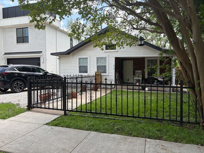 Building Photo - 615 Parkview Ave