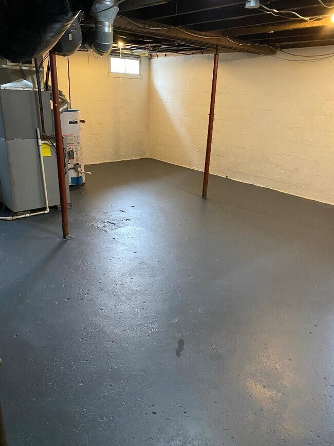 Building Photo - 3 Bedroom, 1 Bathroom SINGLE FAMILY HOME f...
