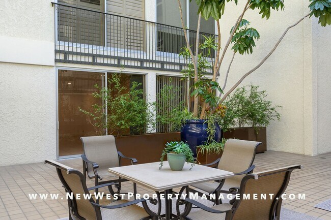 Building Photo - Expansive La Jolla Village 2 Bedroom at De...