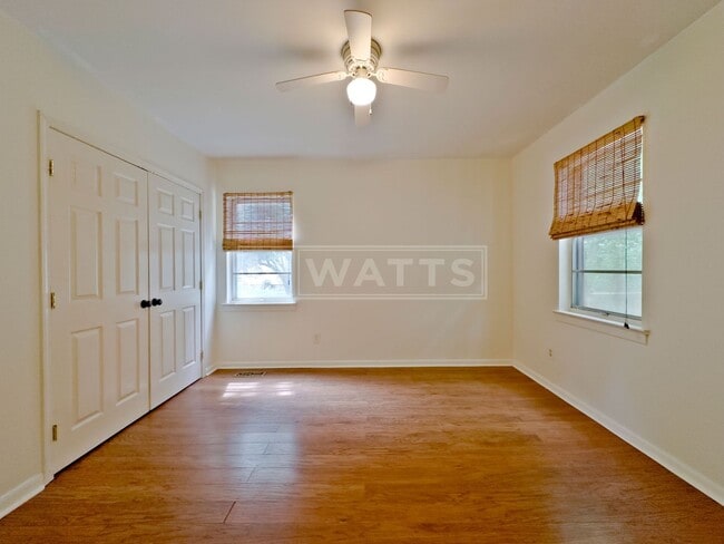 Building Photo - Charming 2BR/1BA Bungalow in Crestwood South