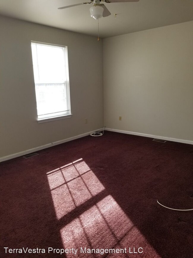 Building Photo - 3 br, 1.5 bath House - 4008 Tall Pines