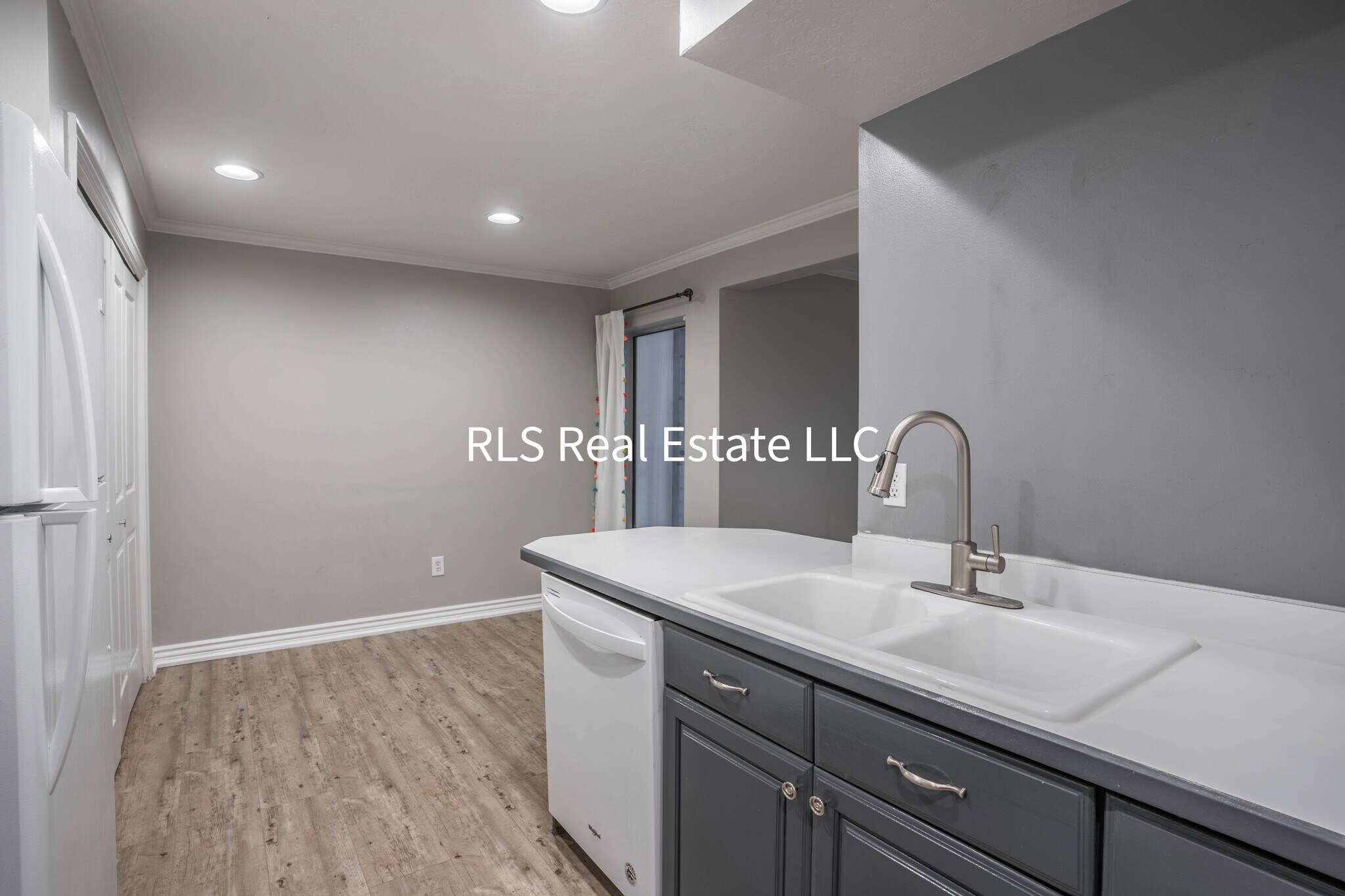 Building Photo - 1547 N Riverside Ave