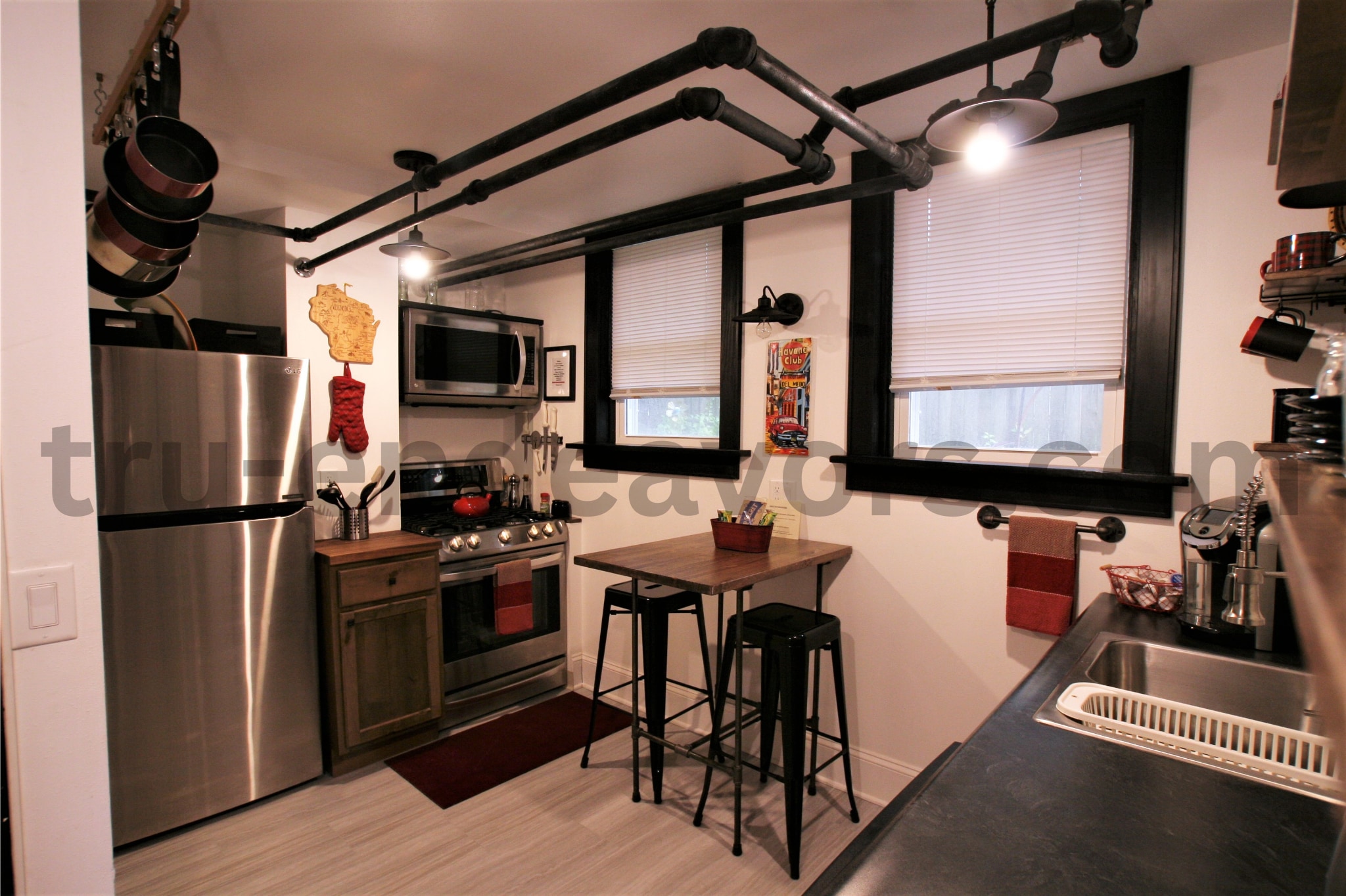 Kitchen - 2108 E Washington Ave