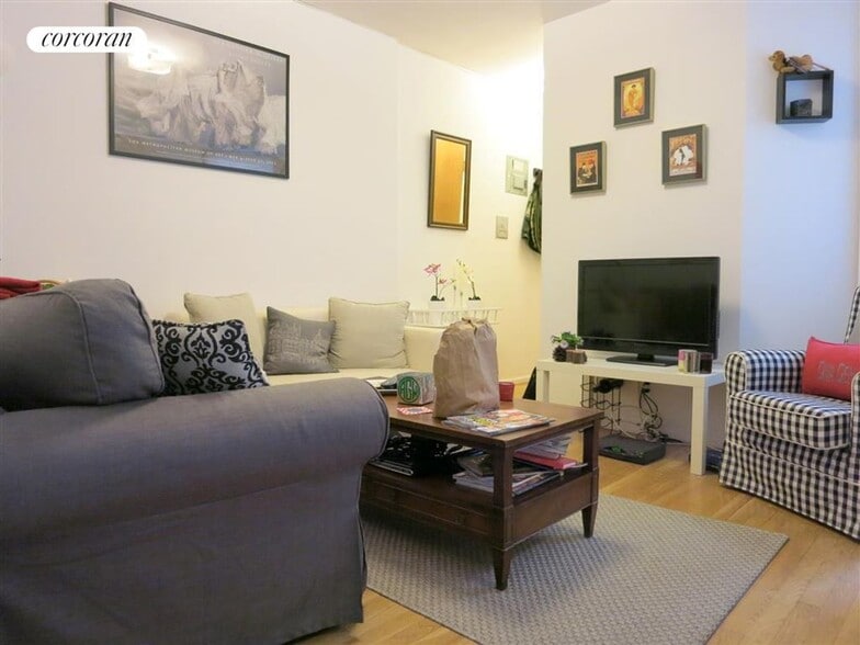 Primary Photo - 542 E 82nd St