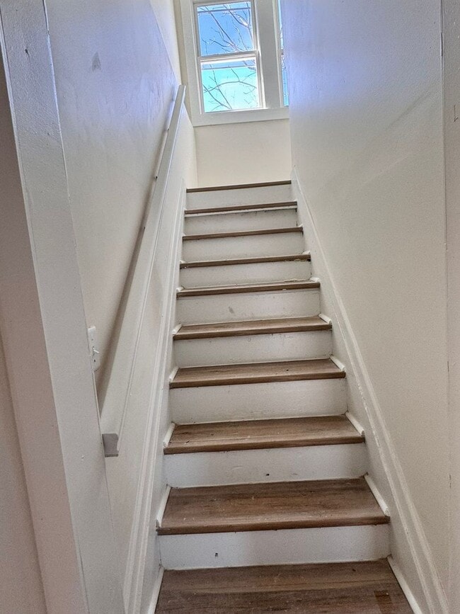 Building Photo - 117 Linden Ave