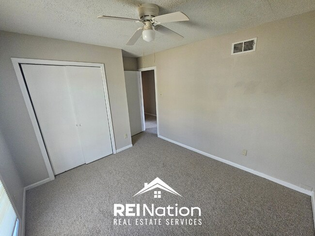Building Photo - SPRAWLING 4BR/2BA MEMPHIS HOME! | Brick Fireplace & 2-Car Garage | Fenced Yard!