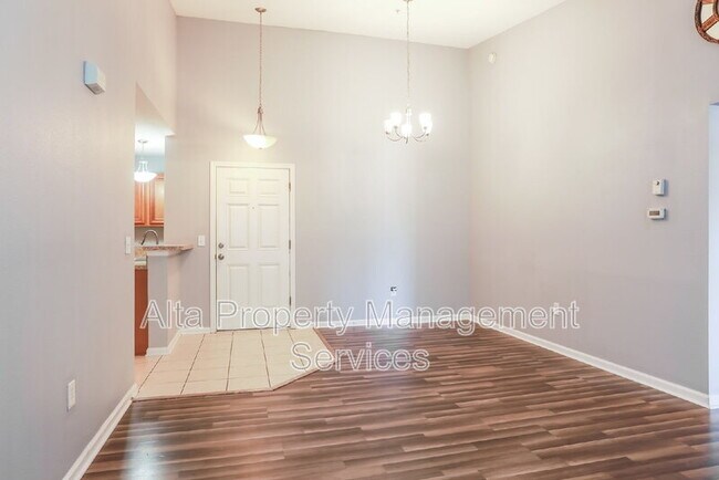 Building Photo - 6860 Skaff Ave