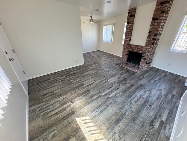 Building Photo - 5382 Circle Dr