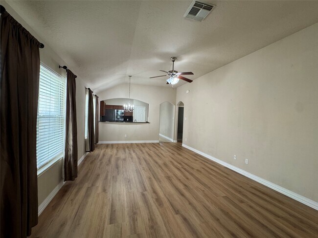 Building Photo - 10738 Plum Dale Way