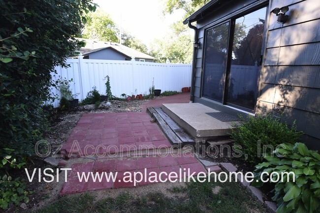 Building Photo - 8870 Westbrooke Dr