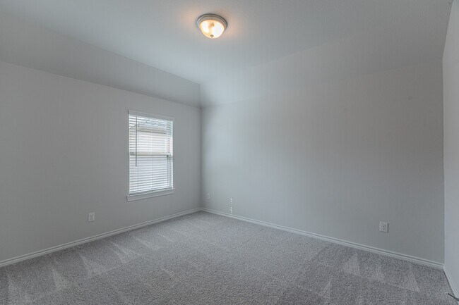 Building Photo - 59 Pioneer Canyon Pl