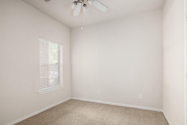 Building Photo - 25609 Tiverton Forest Ct