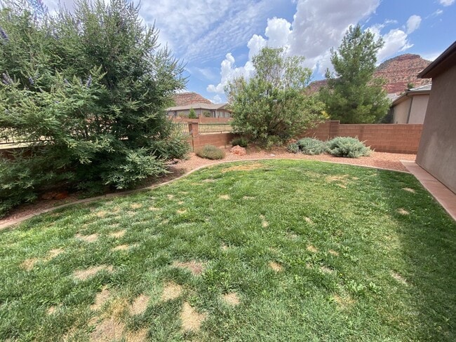 Building Photo - 463 Deadwood Dr