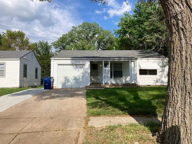 Primary Photo - 1762 N Pinecrest St