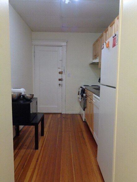 Building Photo - 41 Carlton St