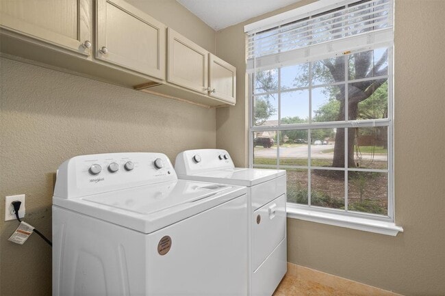 Building Photo - 1213 Red Ranch Cir