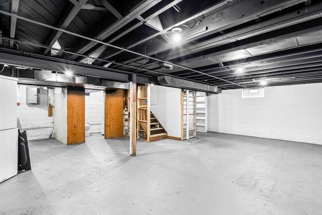 Building Photo - 17302 Sumner