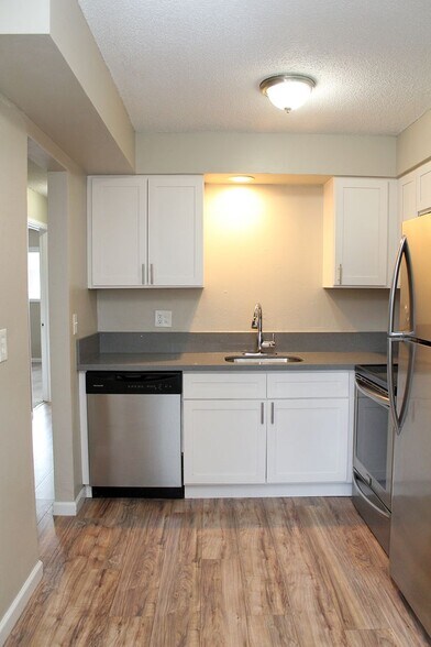 Building Photo - 4609-4609 NE Killingsworth St