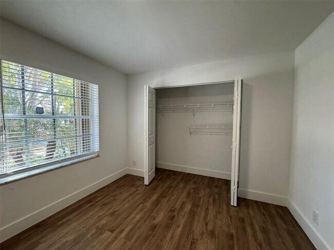 Building Photo - 4273 Fox Ridge Dr