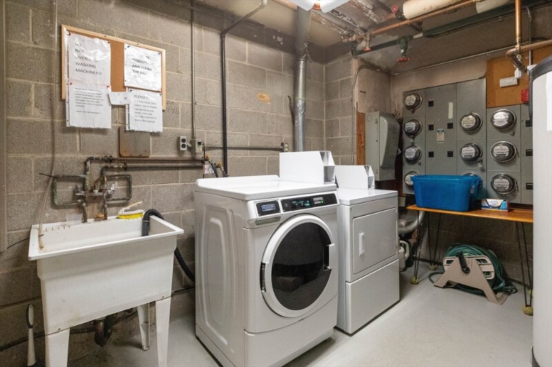 Building Photo - 11 Crescent Dr