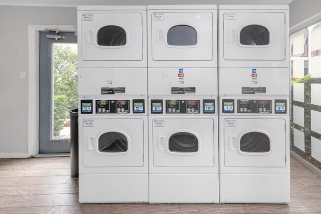 Building Photo - 4312 W Roland St