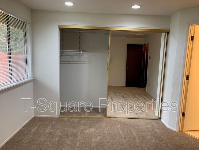 Building Photo - 12120 E Gibson Rd