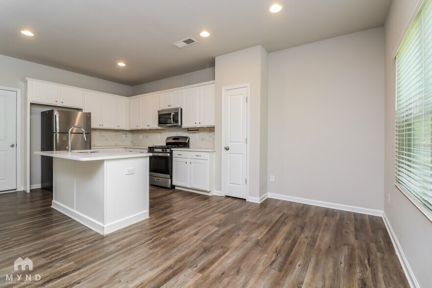 Building Photo - 222 Omega Ct